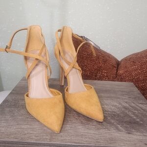 FOREVER 21 | Mustard Faux Suede Heels Size: 7.5